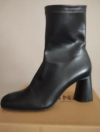 Botines negros Stradivarius talla 38
