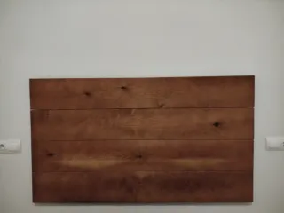 Mesitas de noche y cabecero de madera