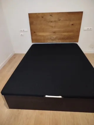 Mesitas de noche y cabecero de madera