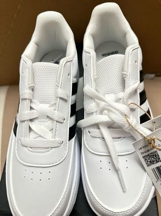 Zapatillas Adidas Blancas y Negras