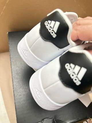 Zapatillas Adidas Blancas y Negras