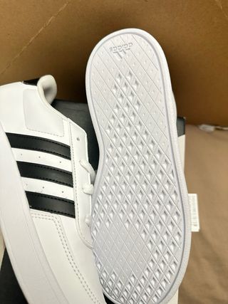 Zapatillas Adidas Blancas y Negras