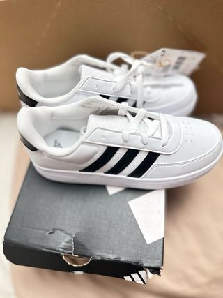 Zapatillas Adidas Blancas y Negras