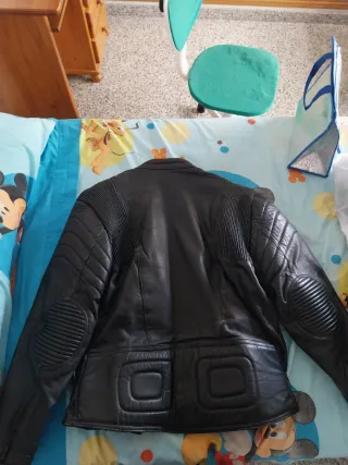 Chaqueta de cuero negra