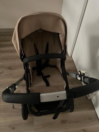 Carrito de bebé color beige bugaboo.