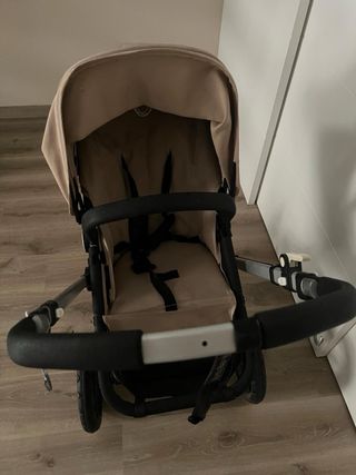 Carrito de bebé color beige bugaboo.