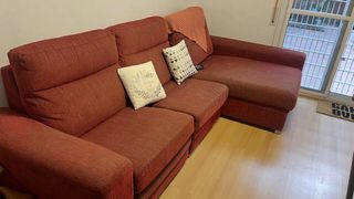 Sofá modular rojo con masaje y cama