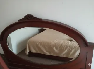 Espejo de madera ovalado