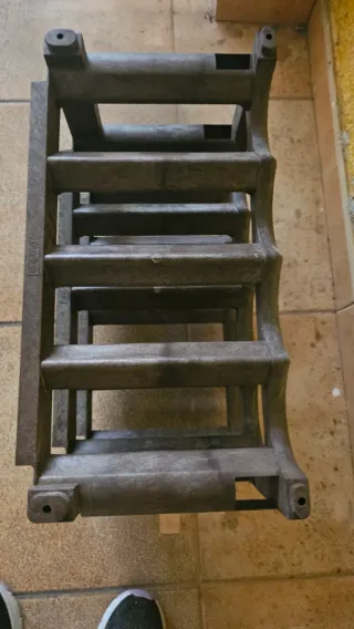 Botellero de plástico marrón/gris