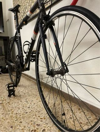 Bicicleta de carretera B'Twin Negra