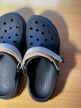 Crocs Hiker Xcape Negras y Beige  Talla 39-40