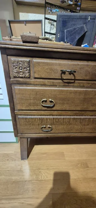 Cómoda de madera maciza