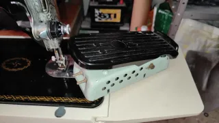 Máquina de coser Alfa antigua