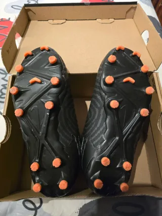 Botas de fútbol Nike Negras para niño