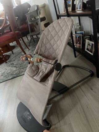 Hamaca BabyBjörn Bliss color gris arena