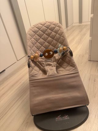 Hamaca BabyBjörn Bliss color gris arena