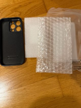 Funda iPhone 16 Pro Rayas Amarillas/Negras