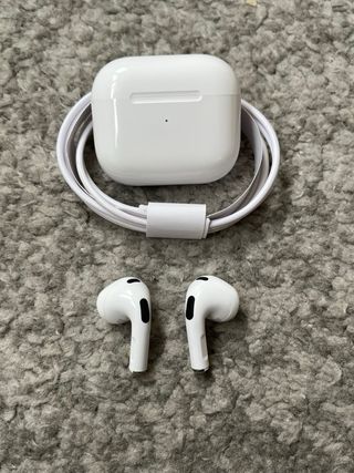 Airpods 3ª Gen. Estuche y Auriculares