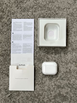Airpods 3ª Gen. Estuche y Auriculares