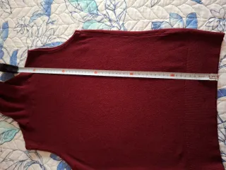 Top Zara sin mangas cuello alto rojo burdeos