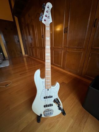 Bajo Eléctrico Lakland Skyline 44-60 Blanco