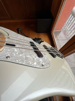 Bajo Eléctrico Lakland Skyline 44-60 Blanco