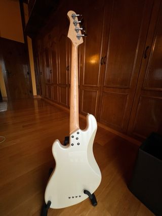 Bajo Eléctrico Lakland Skyline 44-60 Blanco