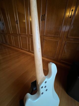 Bajo Eléctrico Lakland Skyline 44-60 Blanco