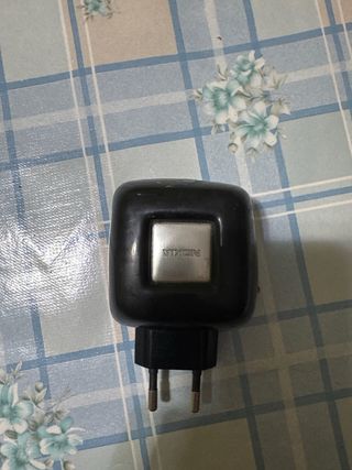 Nokia 7280 con funda y cargador original