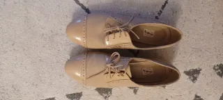 Zapatos de cordones beige mujer