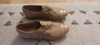 Zapatos de cordones beige mujer