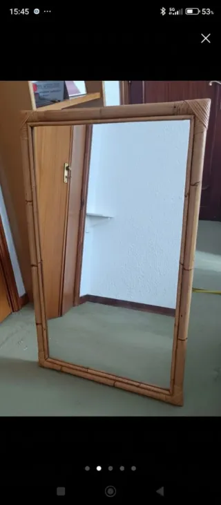 Estantería de bambú con espejo