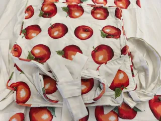 Cortinas, bandeja y cojines de cocina