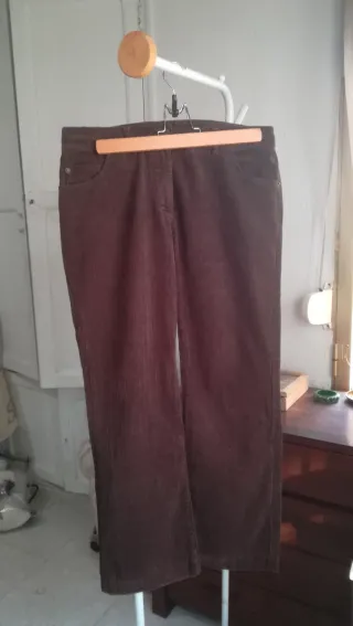 Pantalón pana Naf Naf marrón