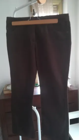 Pantalón pana Naf Naf marrón