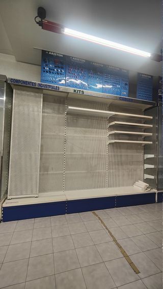 Vitrina expositora con puertas deslizantes