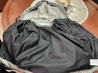 Chaqueta polar con capucha