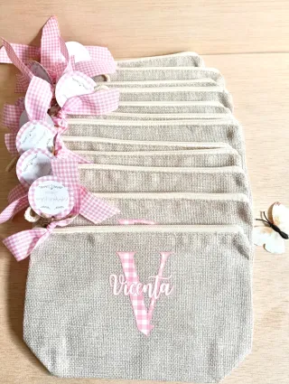 Neceseres personalizados para invitados