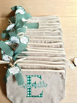 Neceseres personalizados para invitados