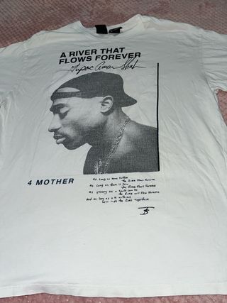 Camiseta Tupac A River That Flows Forever