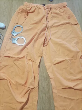 Pantalones cargo naranja holgados