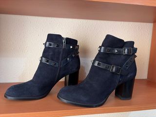 Botines negros con tachuelas