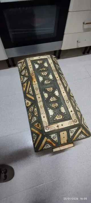 Baúl antiguo hecho a mano