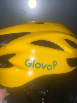 Casco Glovo para bici/patinete