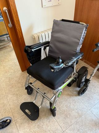 Silla de ruedas eléctrica. Motorizada y plegable.