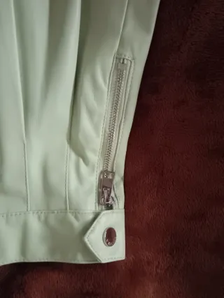 Falda tablas polipiel Bershka verde