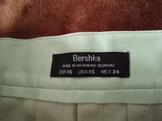 Falda tablas polipiel Bershka verde