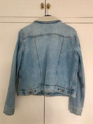 Chaqueta Levi's vaquera con borreguito