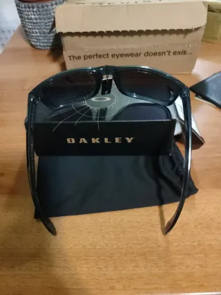 Occhiali da sole Oakley verdi