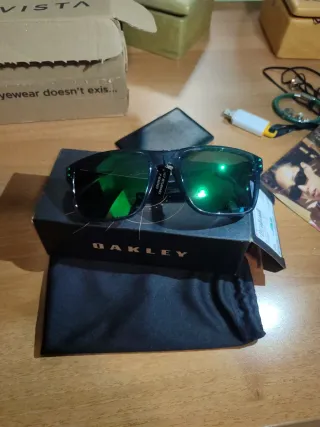 Occhiali da sole Oakley verdi